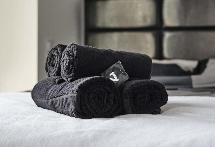 Suite with Terrace, Prince Witold Apartments Near The Market Square 43 Księcia Witolda Street