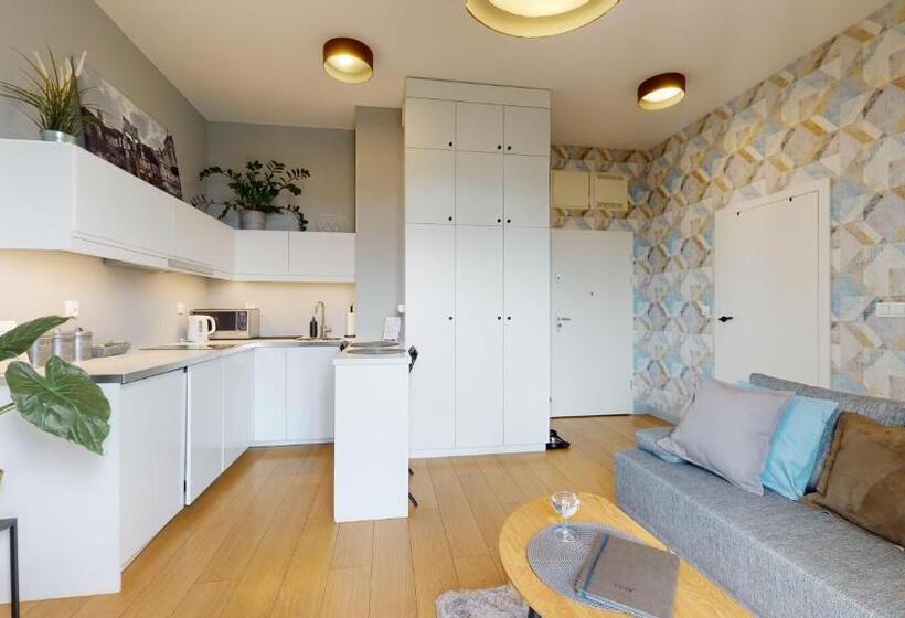 Suite with Terrace, Prince Witold Apartments Near The Market Square 43 Księcia Witolda Street