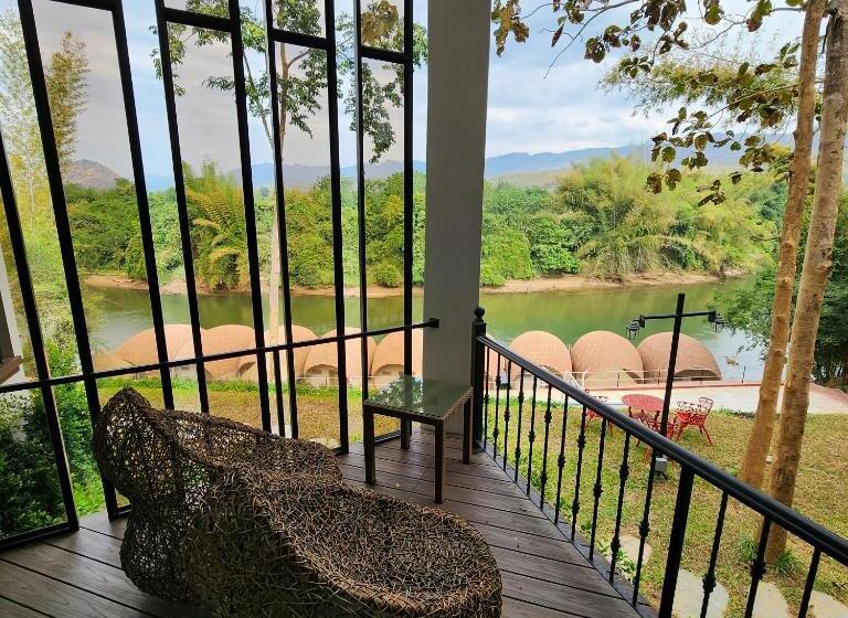 חדר סטנדרט עם מרפסת, Veevaree Riverkwai Resort