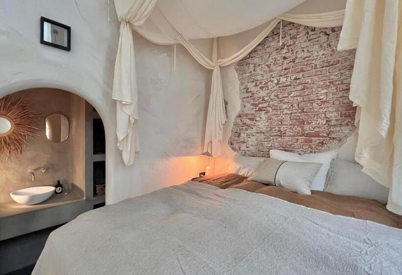 Номер Superior Кровать Кинг, Haert Boutique Wellness Suites City Centre