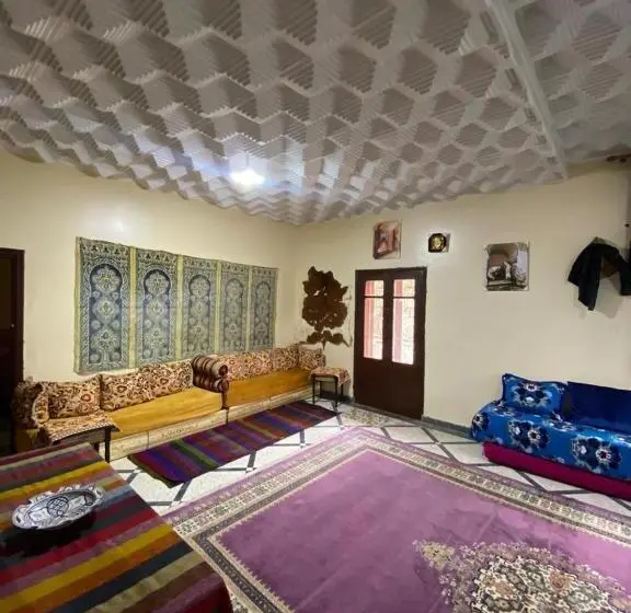 اتاق لوکس, Villa Familys