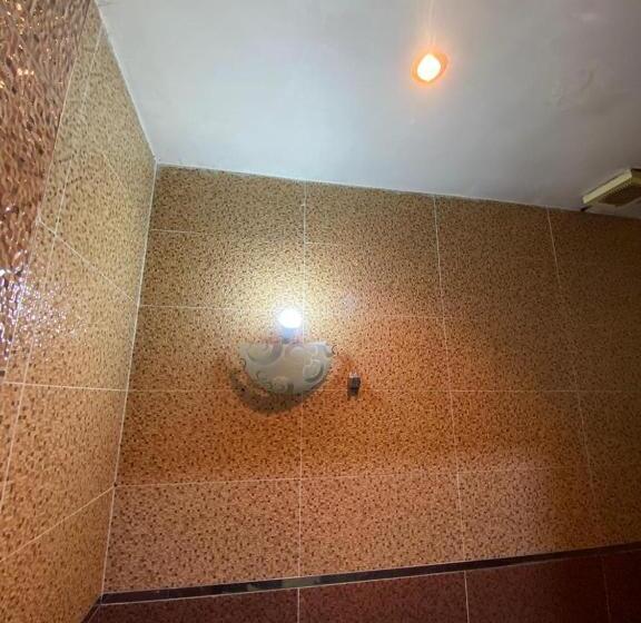 اتاق لوکس, Villa Familys