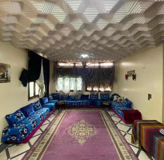 اتاق لوکس, Villa Familys