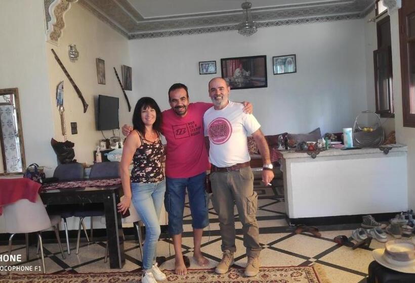 اتاق لوکس, Villa Familys