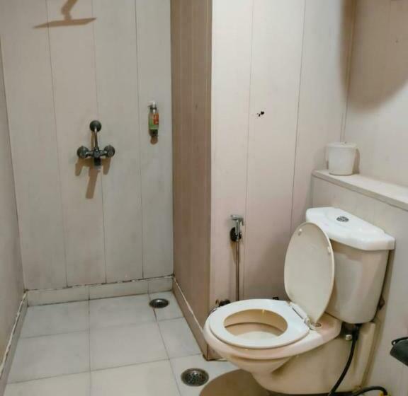 Quarto Superior, Divine Inn Couple Friendly Hotel Near Sector 51 Metro Station