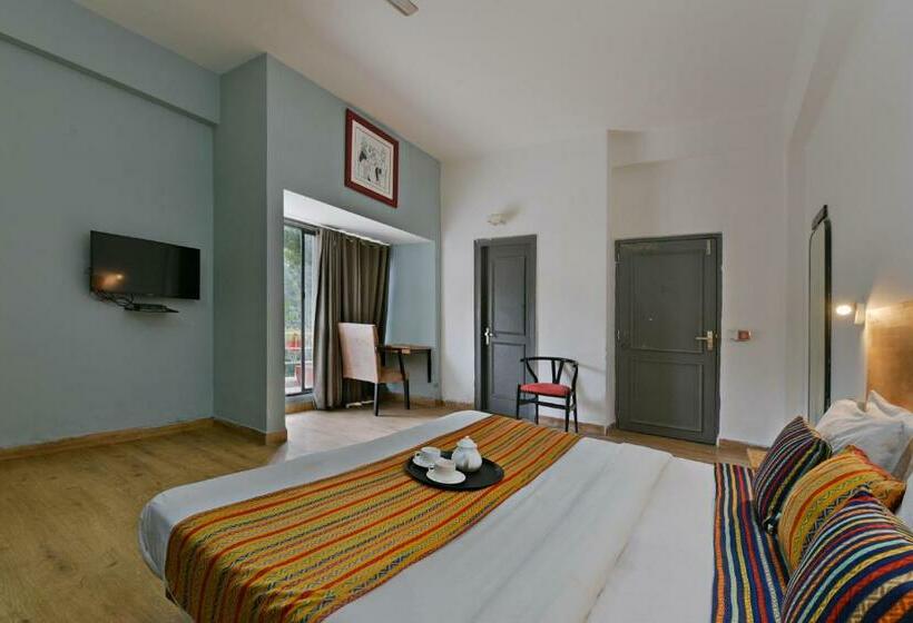 Quarto Superior, Divine Inn Couple Friendly Hotel Near Sector 51 Metro Station