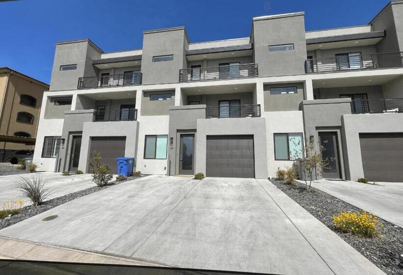 غرفة عائلية, Lofts 13 4 Bedroom Modern Loft Steps From The Pool