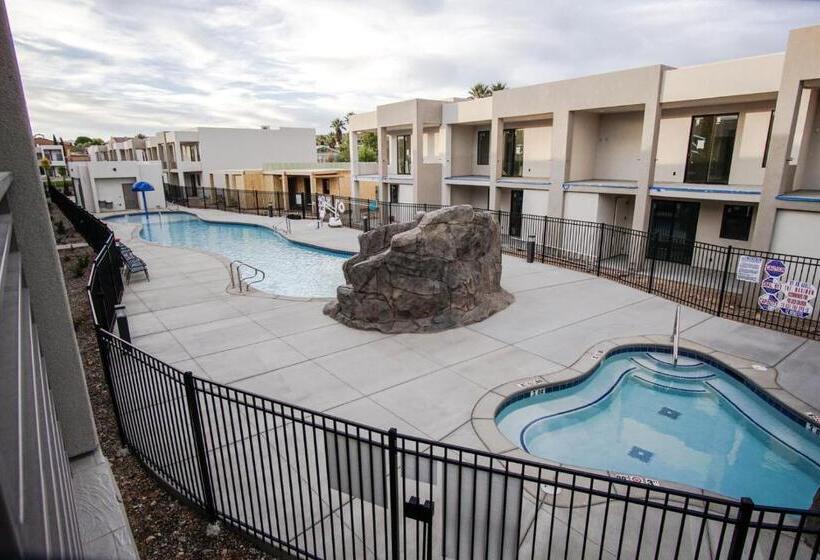 غرفة عائلية, Lofts 13 4 Bedroom Modern Loft Steps From The Pool