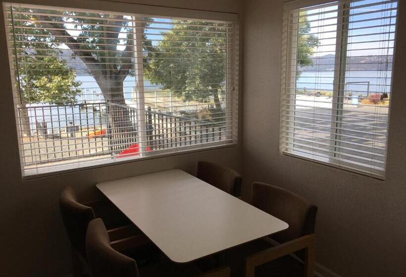 디럭스 스위트, Clear Lake Cottages & Marina