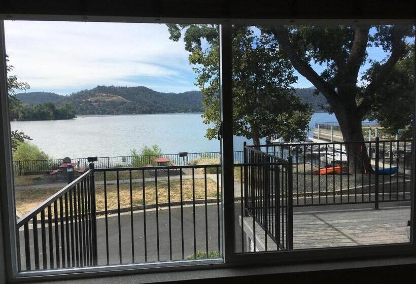 디럭스 스위트, Clear Lake Cottages & Marina