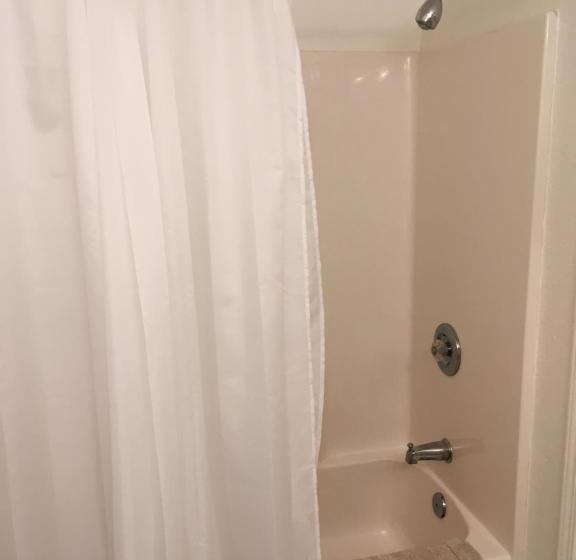 스탠다드 스튜디오, Clear Lake Cottages & Marina