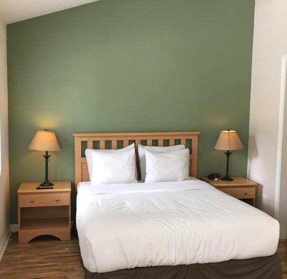 Студия Стандарт, Clear Lake Cottages & Marina