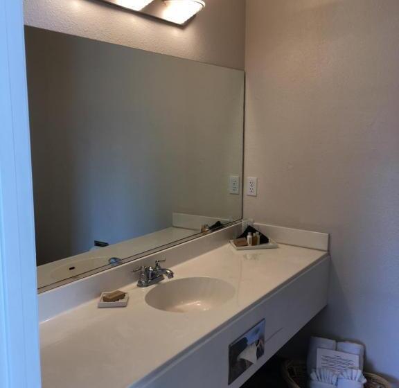 스위트, Clear Lake Cottages & Marina