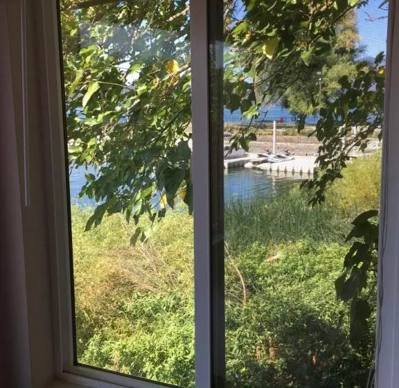 スイート, Clear Lake Cottages & Marina