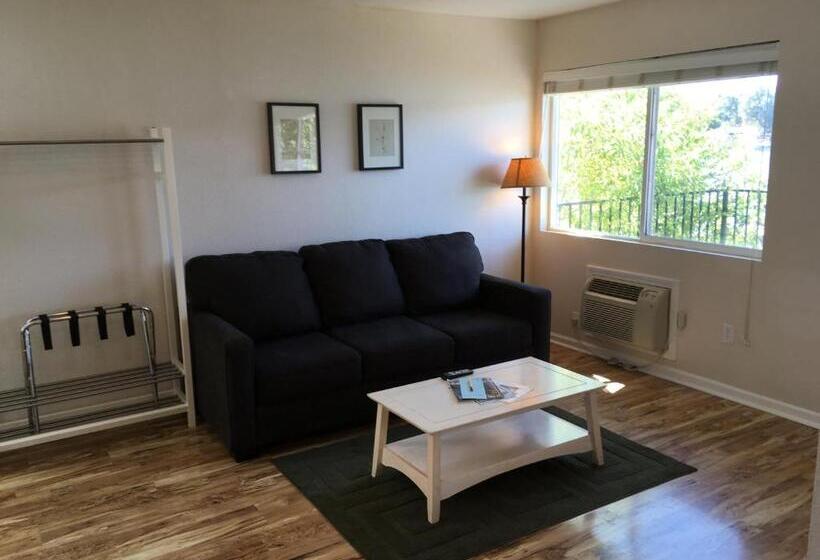 스위트, Clear Lake Cottages & Marina