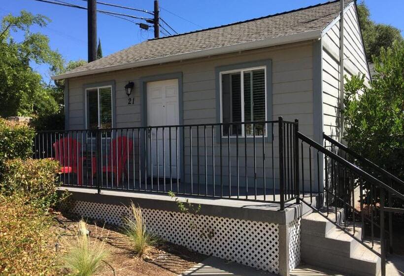 디럭스 스튜디오, Clear Lake Cottages & Marina