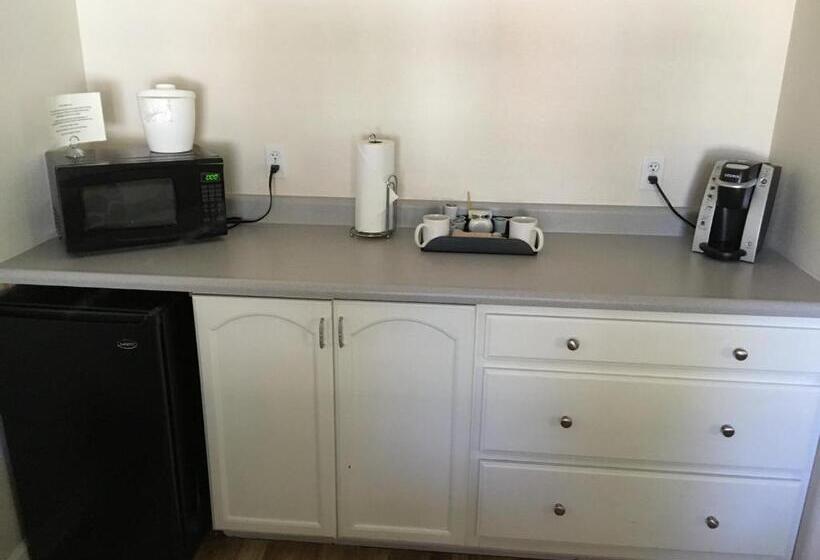 스탠다드 스튜디오, Clear Lake Cottages & Marina