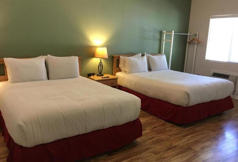 스탠다드 스튜디오, Clear Lake Cottages & Marina