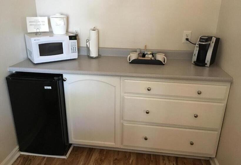 디럭스 스튜디오, Clear Lake Cottages & Marina