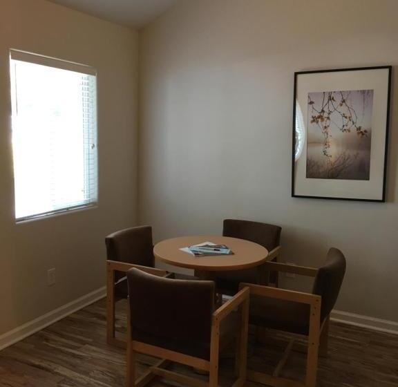 디럭스 스튜디오, Clear Lake Cottages & Marina