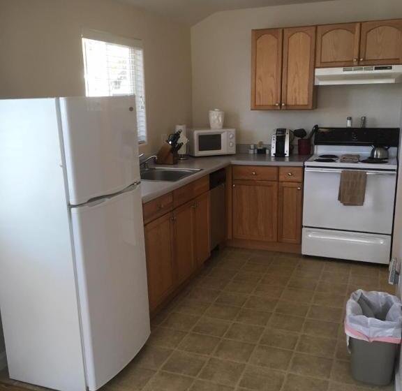 디럭스 스튜디오, Clear Lake Cottages & Marina