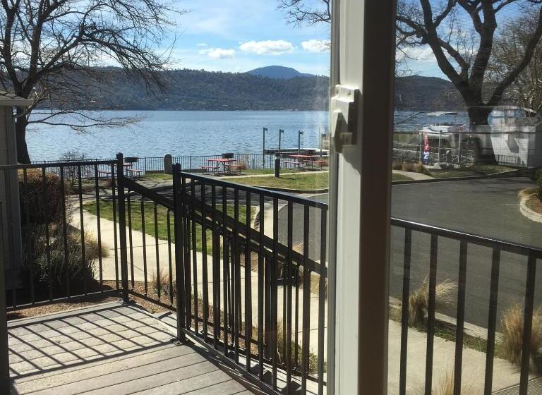 Студия Deluxe, Clear Lake Cottages & Marina