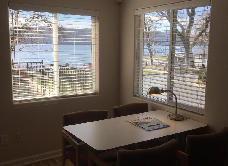 디럭스 스튜디오, Clear Lake Cottages & Marina