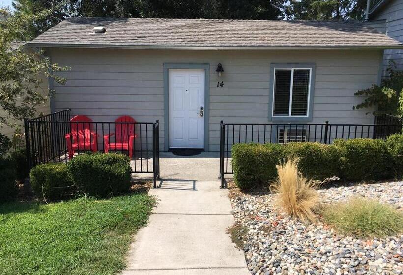 디럭스 스위트, Clear Lake Cottages & Marina