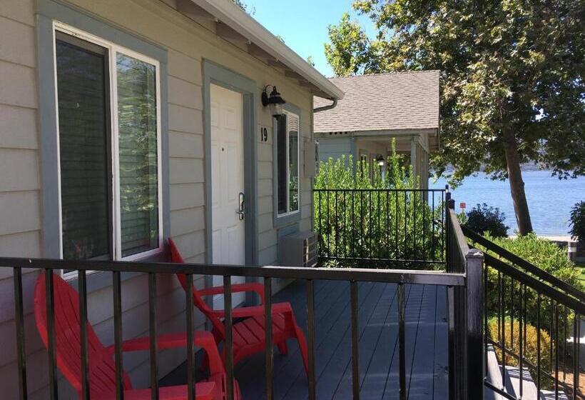 스탠다드 스튜디오, Clear Lake Cottages & Marina