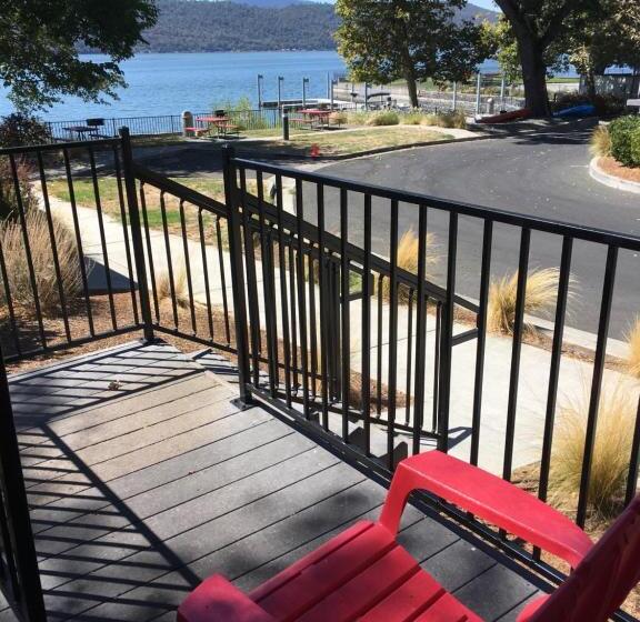 디럭스 스튜디오, Clear Lake Cottages & Marina