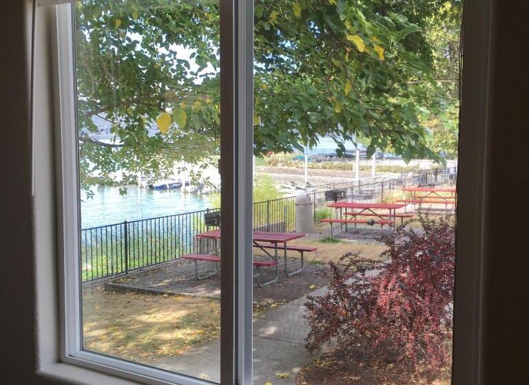 Студия Deluxe, Clear Lake Cottages & Marina
