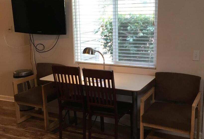 디럭스 스위트, Clear Lake Cottages & Marina