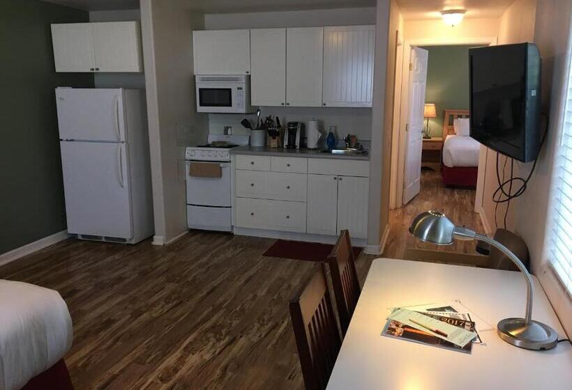 디럭스 스위트, Clear Lake Cottages & Marina