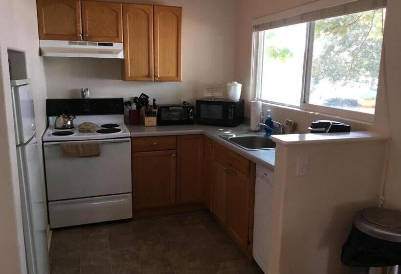 디럭스 스위트, Clear Lake Cottages & Marina