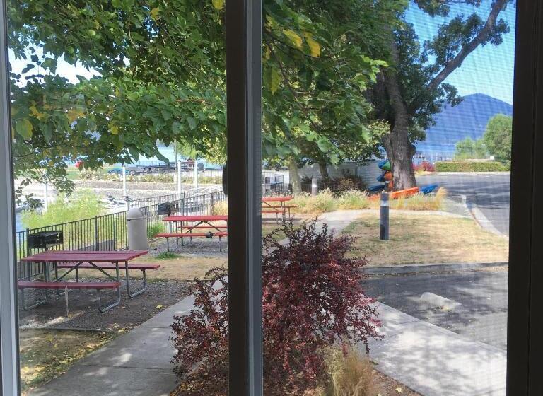 디럭스 스튜디오, Clear Lake Cottages & Marina