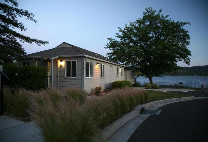 Студия Deluxe, Clear Lake Cottages & Marina