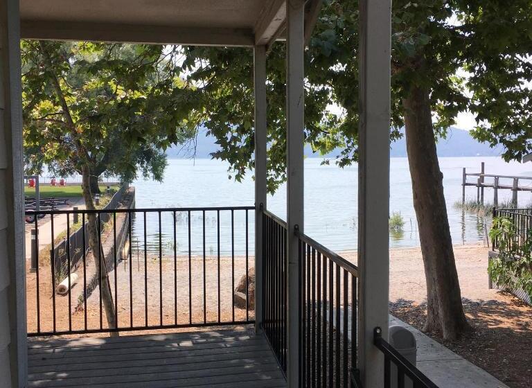 디럭스 스위트, Clear Lake Cottages & Marina