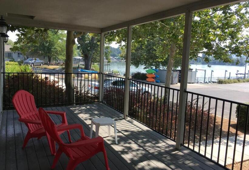 디럭스 스위트, Clear Lake Cottages & Marina