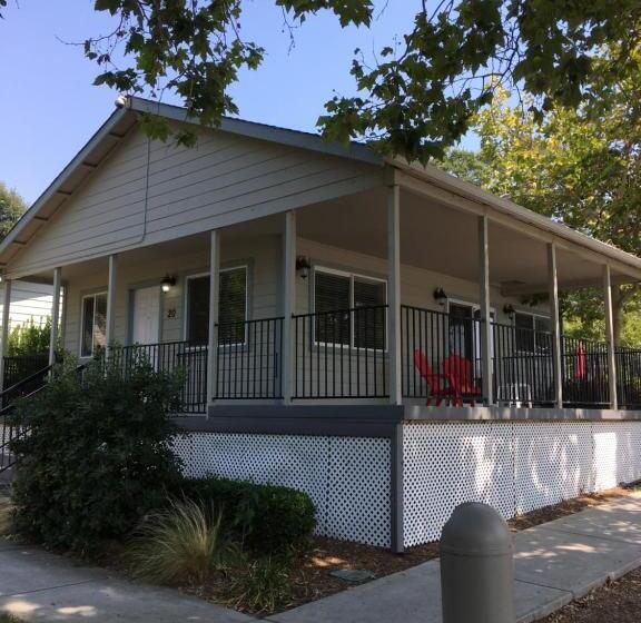 디럭스 스위트, Clear Lake Cottages & Marina