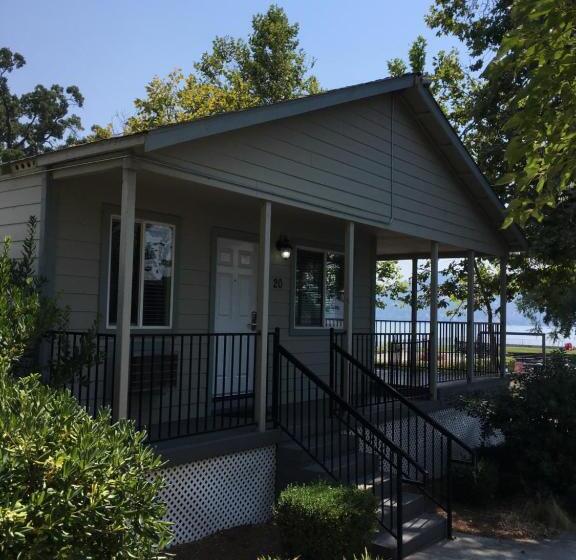 Люкс Повышенной Комфортности, Clear Lake Cottages & Marina
