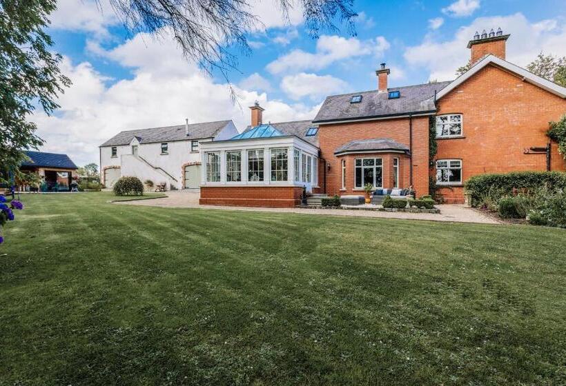 Апартаменты 3 Спальни, Lisnacurran