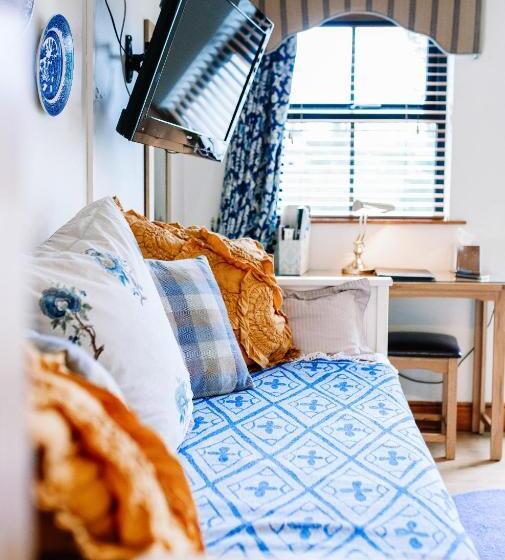 标准三人间, Lisnacurran