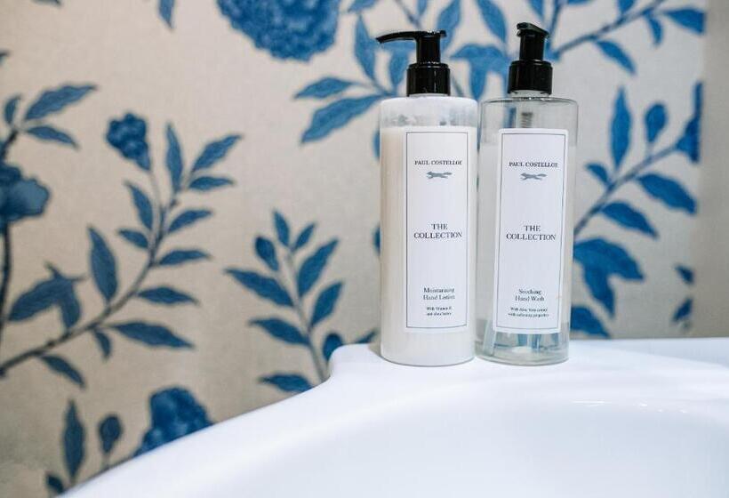 标准三人间, Lisnacurran