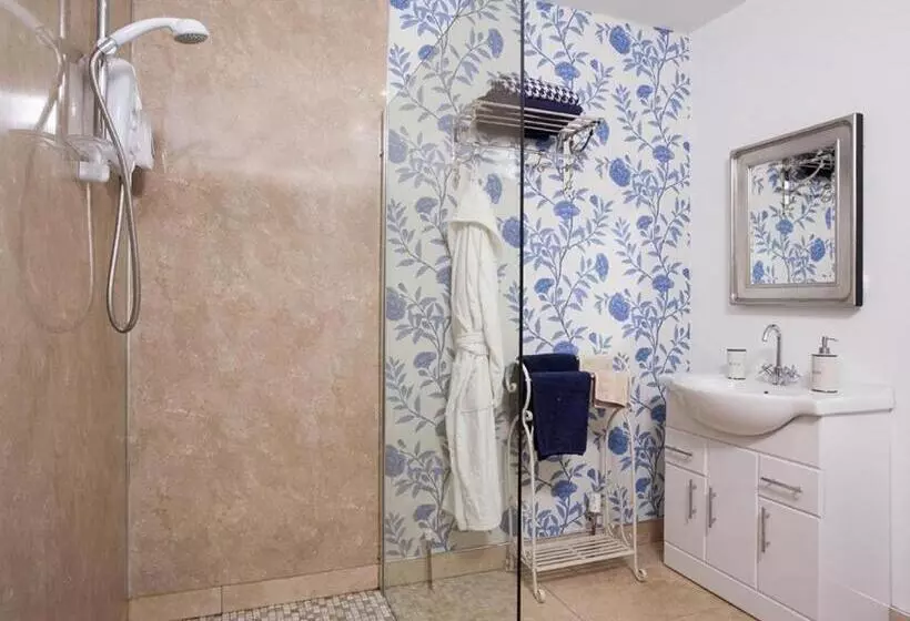 Habitació Triple Estàndard, Lisnacurran