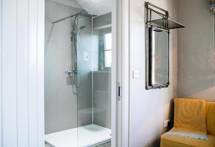 高级大房间, Lisnacurran