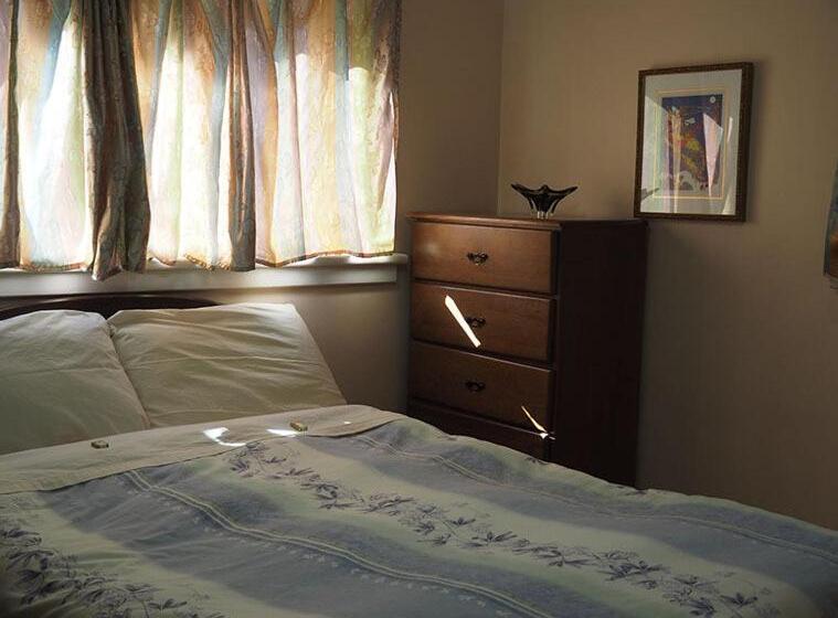 اتاق استاندارد چهارنفره با سرویس بهداشتی مشترک, Downtown Bed And Breakfast