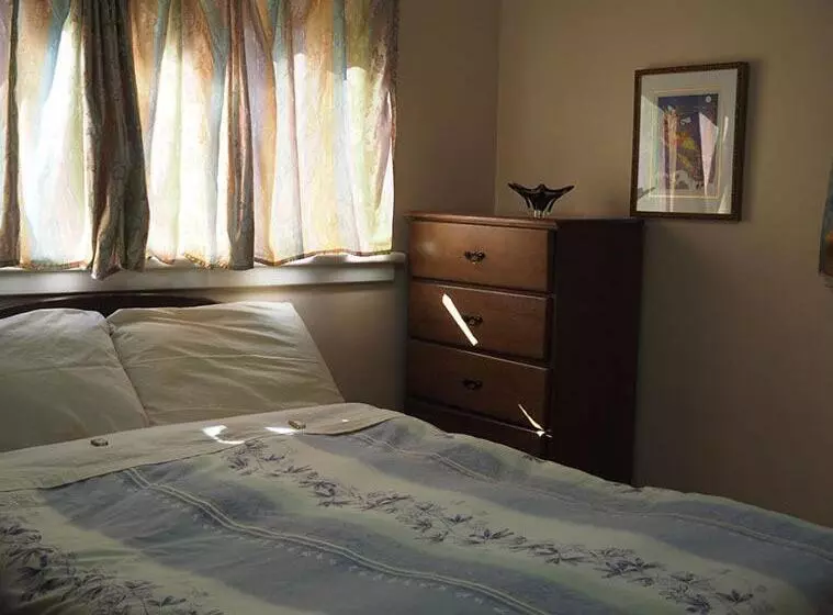 اتاق استاندارد چهارنفره با سرویس بهداشتی مشترک, Downtown Bed And Breakfast