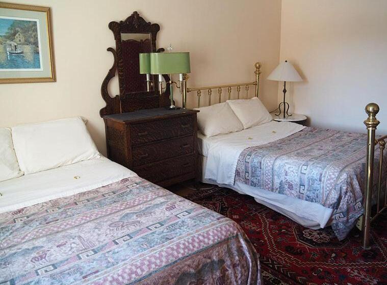اتاق استاندارد چهارنفره با سرویس بهداشتی مشترک, Downtown Bed And Breakfast