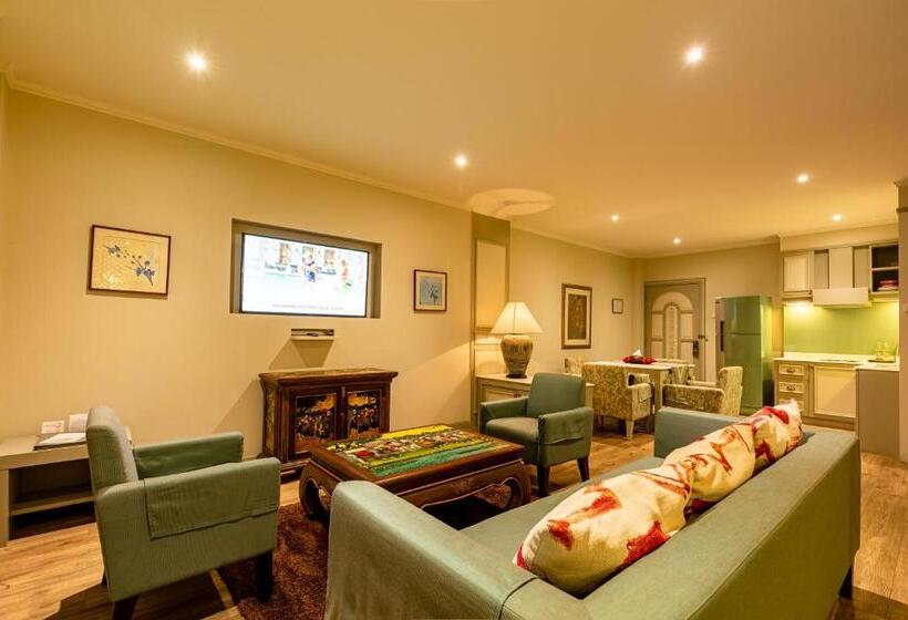 סוויטת ג'וניור דלוקס, Anantasila Beach Resort Hua Hin