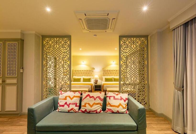 סוויטת ג'וניור דלוקס, Anantasila Beach Resort Hua Hin